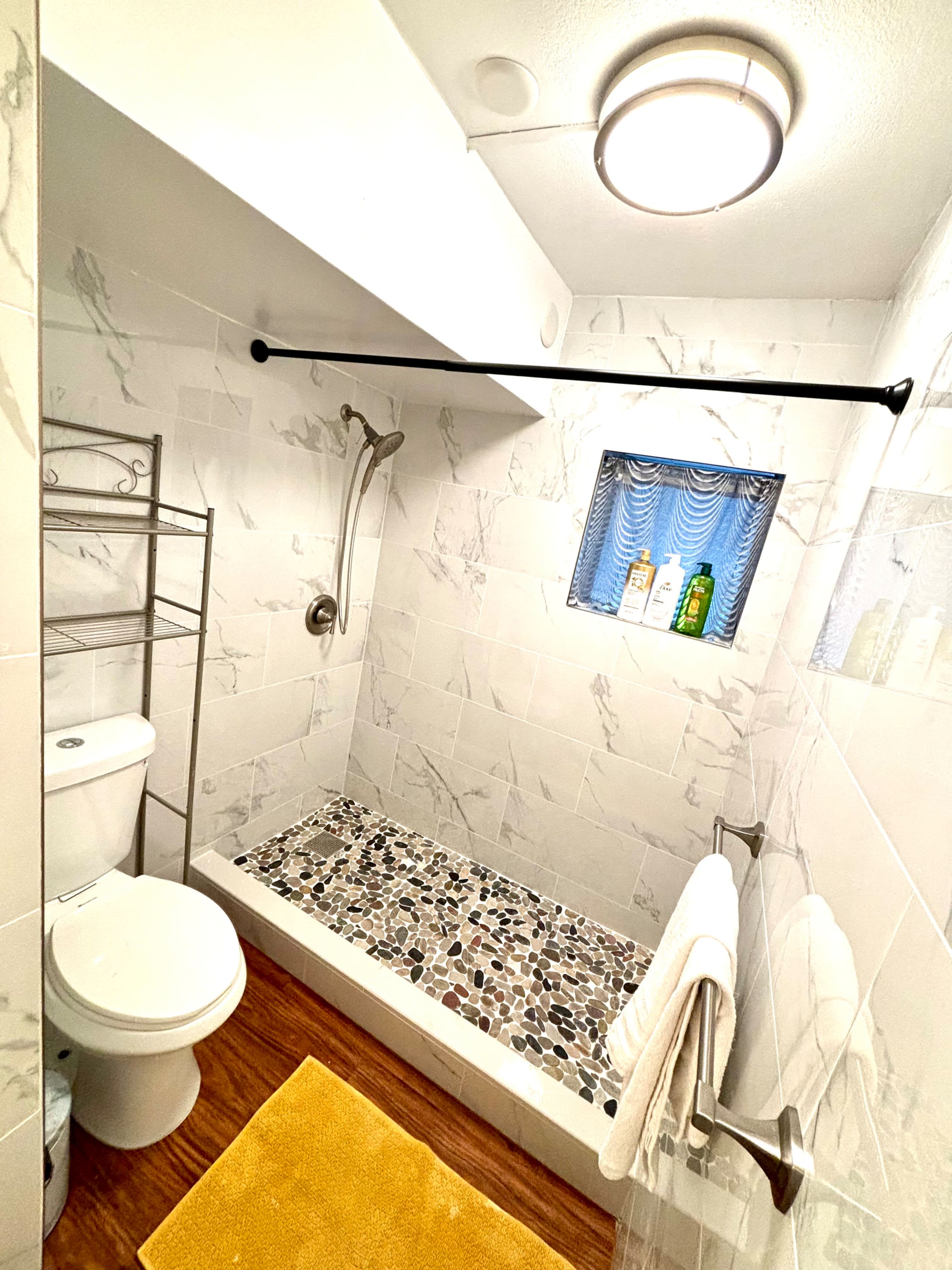 Budget-Friendly 2-bedroom heart of Waikiki/kitchen - Image 23
