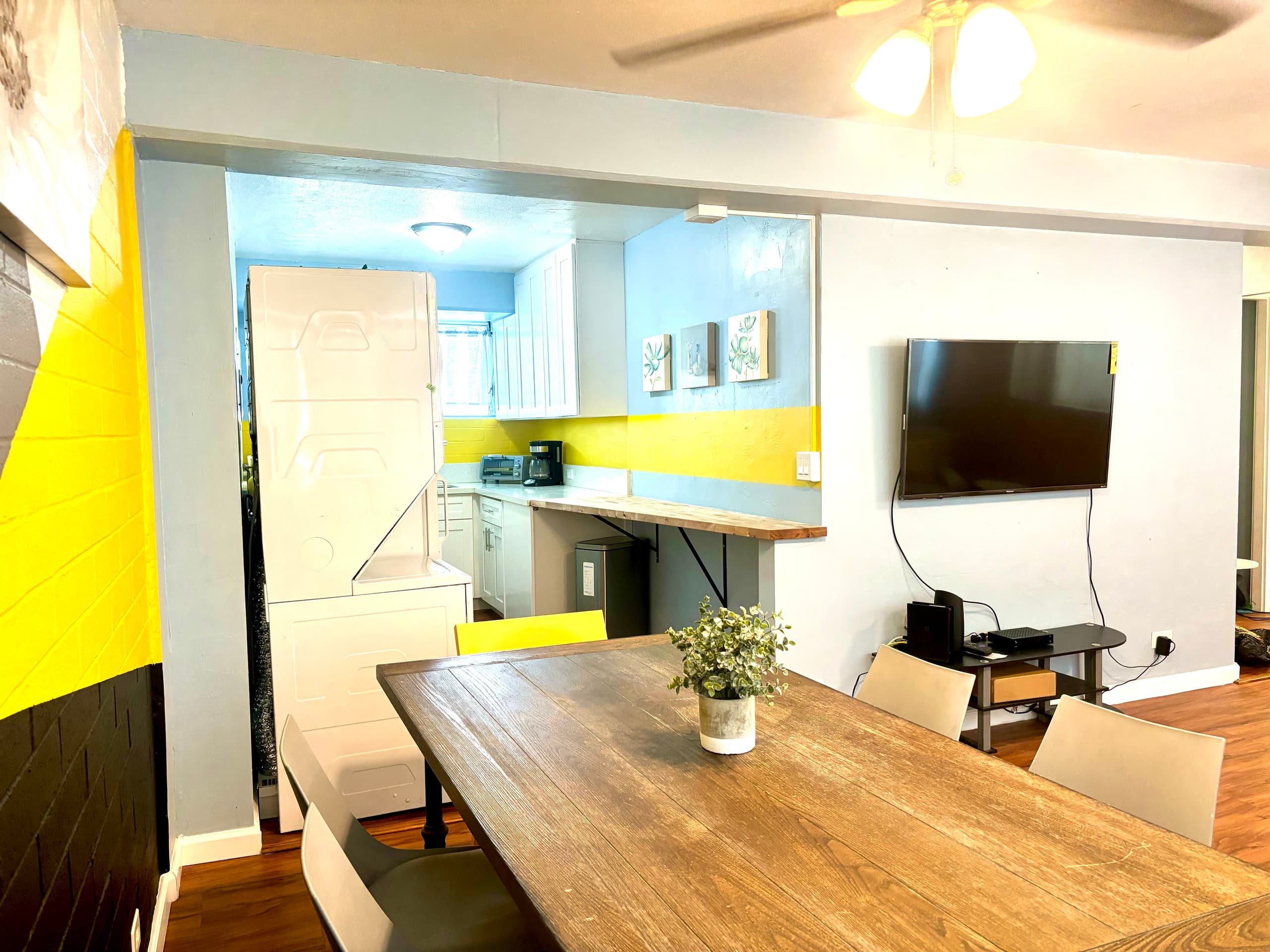 Budget-Friendly 2-bedroom heart of Waikiki/kitchen - Image 11