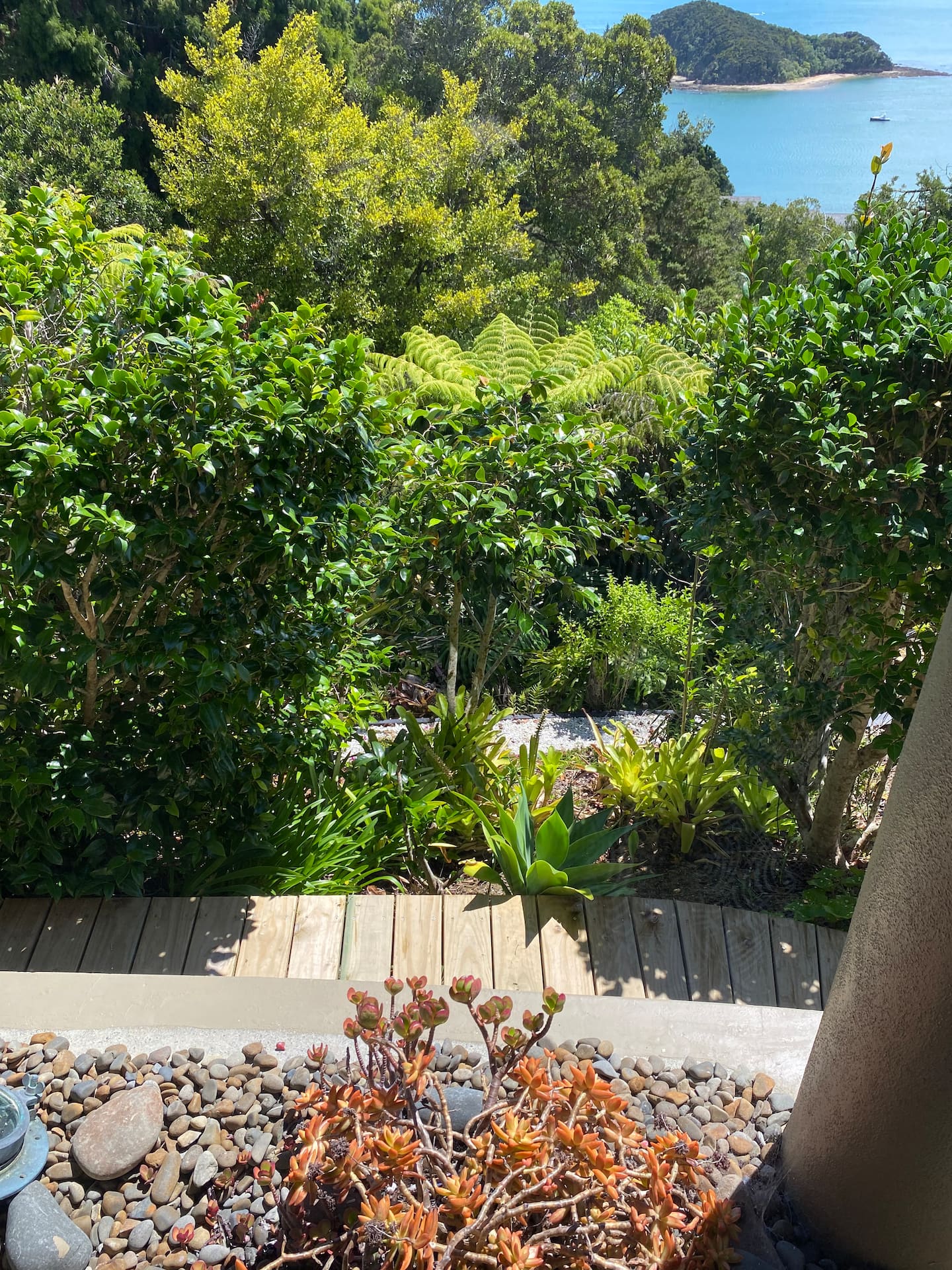 Aqua View  
49 Bayview Road Paihia 5