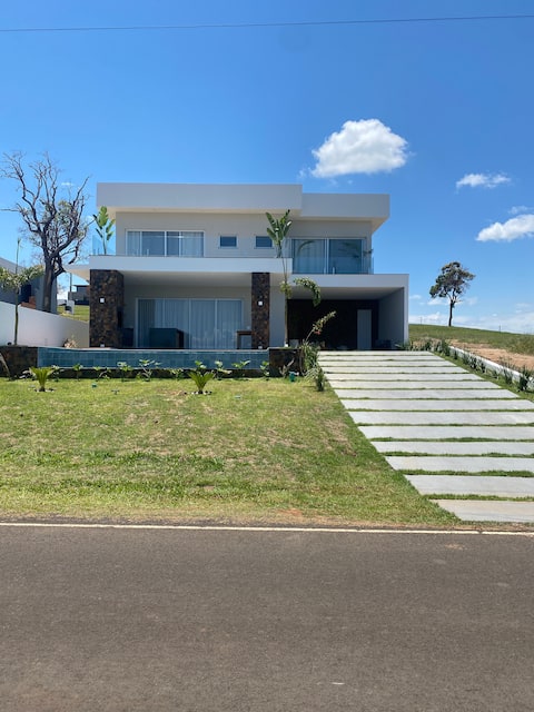 Airbnb em destaque: High standard house with views of the dam em Paranapanema
