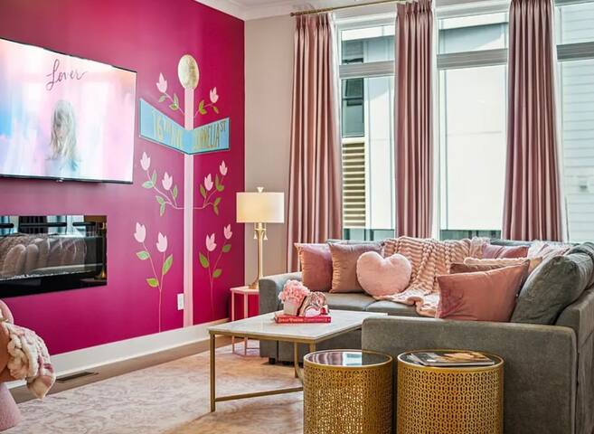 The Swifty Suite: Rooftop Deck gallery image 4