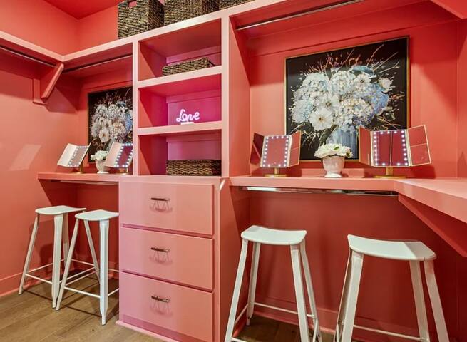 The Swifty Suite: Rooftop Deck gallery image 5