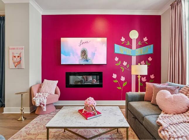 The Swifty Suite: Rooftop Deck gallery image 2