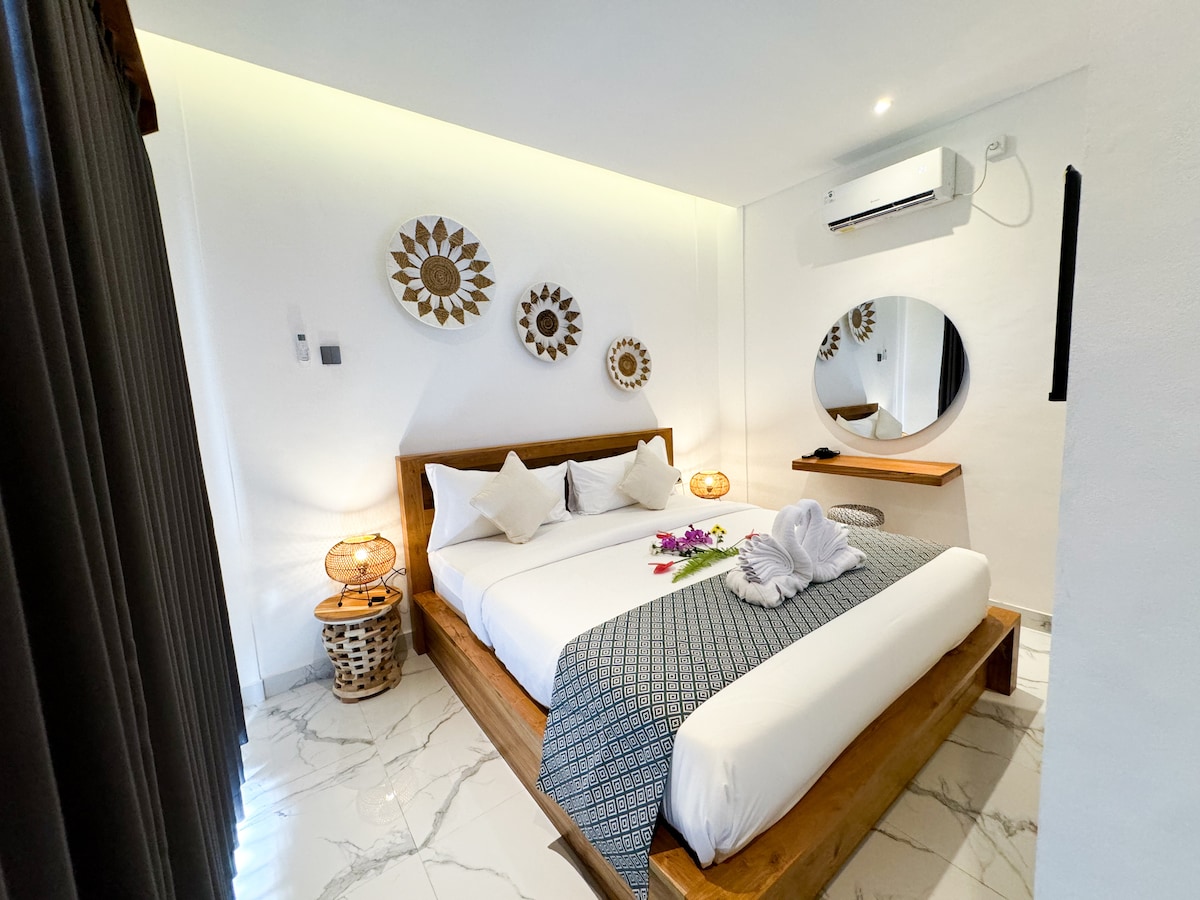 Спалната соба 2 е на горниот кат