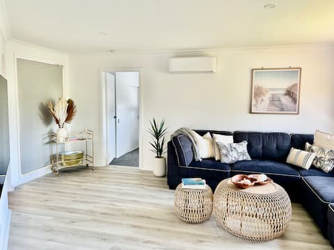 Successful Airbnb property: Spacious Shoal Bay Beach Retreat in Shoal Bay