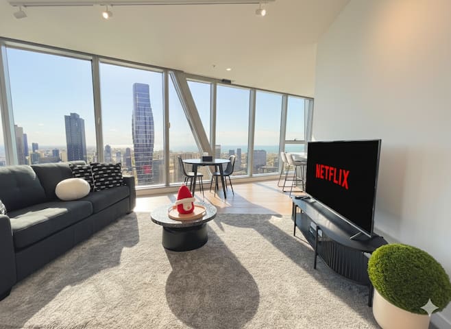 Panoramic City Skyline Views 2B2B + Ocean View