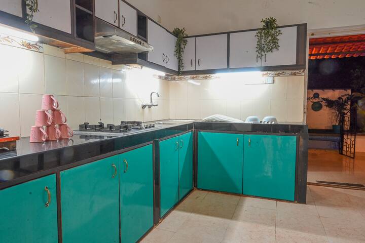 Kitchenette image 3