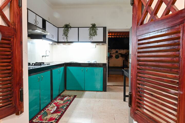 Kitchenette image 2