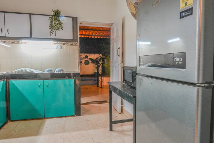 Kitchenette image 4
