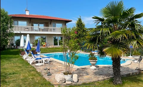 House with Pool in Lozenets - Relax & Comfort