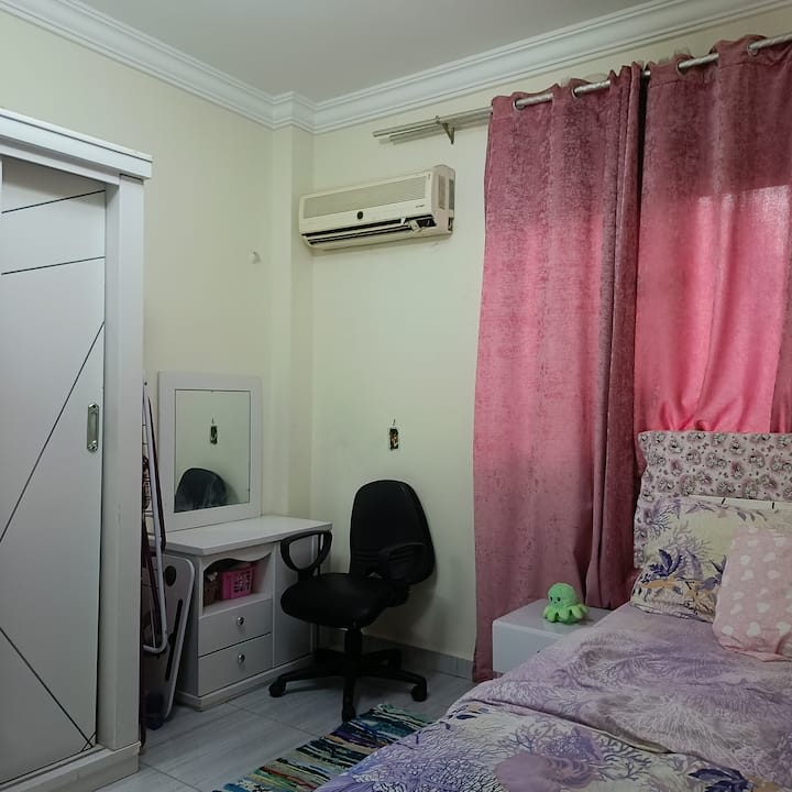 Ambienti i dhomës së gjumit