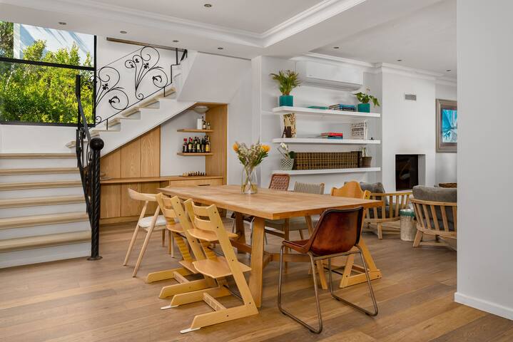 Spacious Home with Pool, Walk to Camps Bay Beach gallery image 2