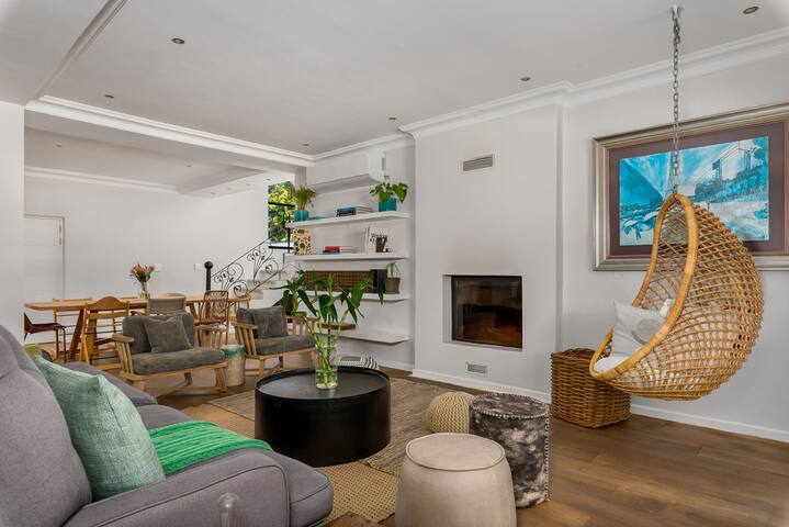 Spacious Home with Pool, Walk to Camps Bay Beach gallery image 5