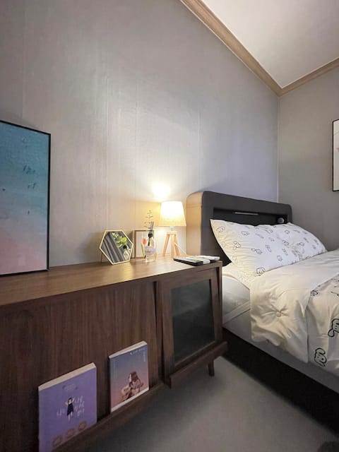Stay 101_Cozy Room