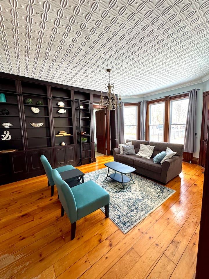 סלון מס' 1 עם ספה שנפתחת למיטה נפתחת (מקום ל-2)