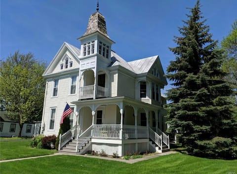 Stunning Victorian with pool!