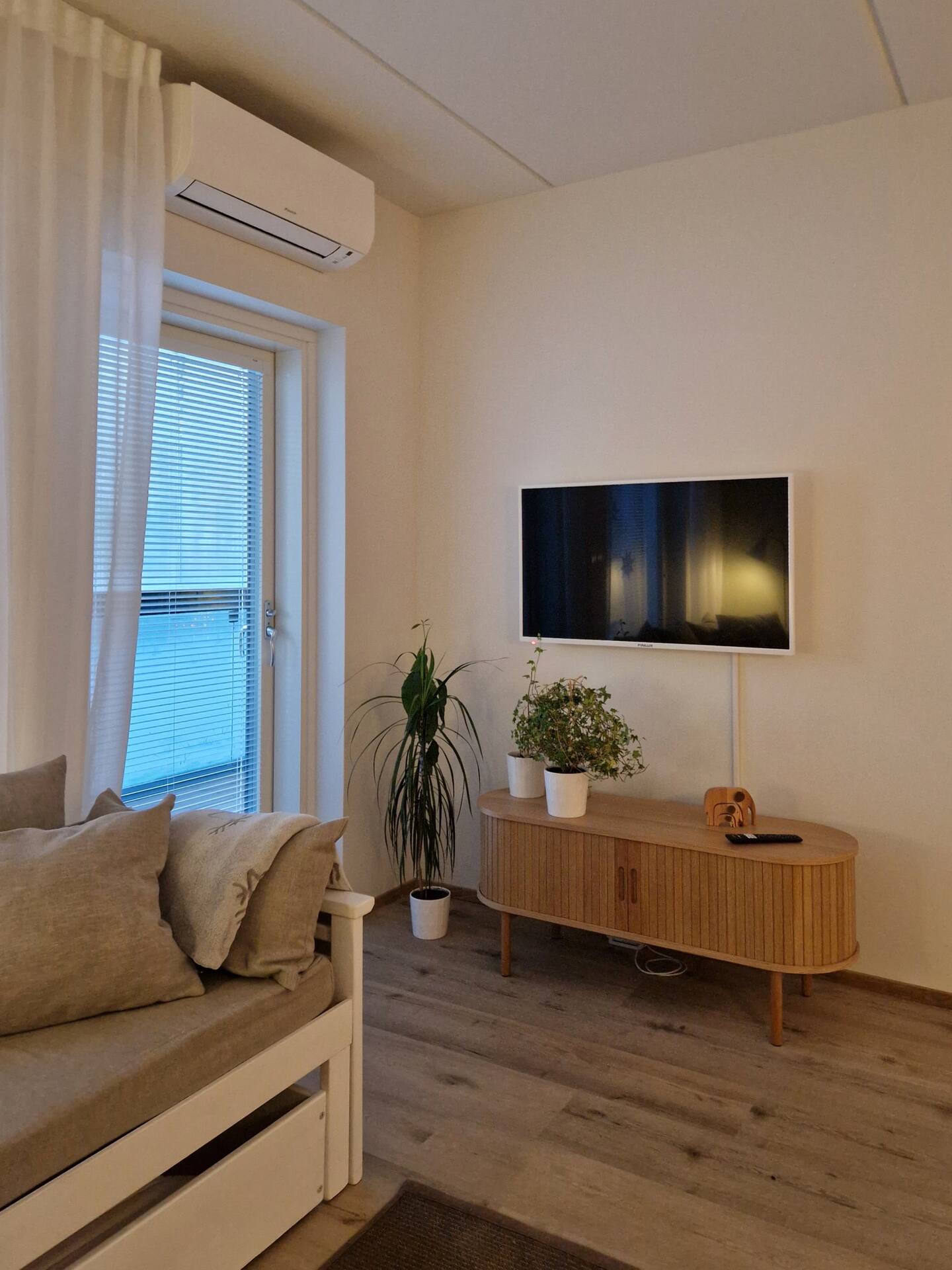 Saunallinen Asunto Autokatoksella  (Latauspistoke) 2