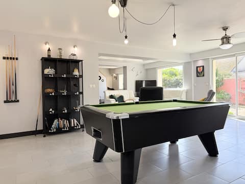 Family home close to the beach, 5 bedrooms, pool table, garden