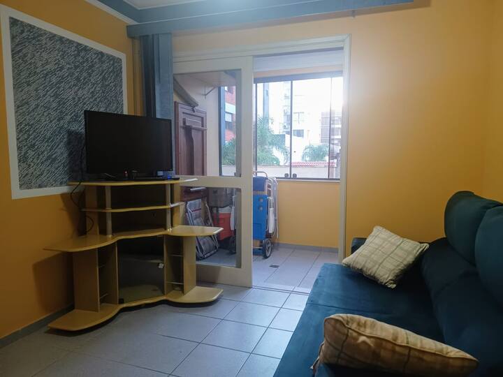  удобно
Телевизия 
интернет 
балкон с барбекю и прибираща се маса 
прибиращ се диван 