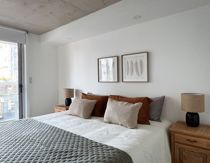 חדר הורים בסוויטה עם מיטת סופר קינג (2x2mts) 