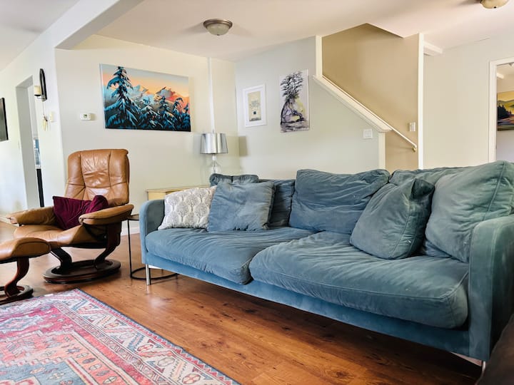 Pet Friendly Family Home In Shawnigan Lake - Cowichan Bay