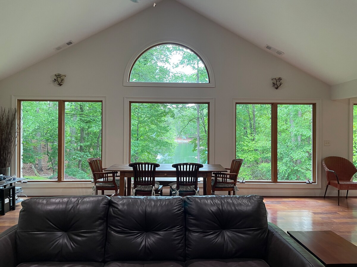Beautiful Lake House Retreat - Private Lake Access