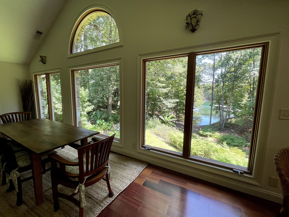 Beautiful Lake House Retreat - Private Lake Access