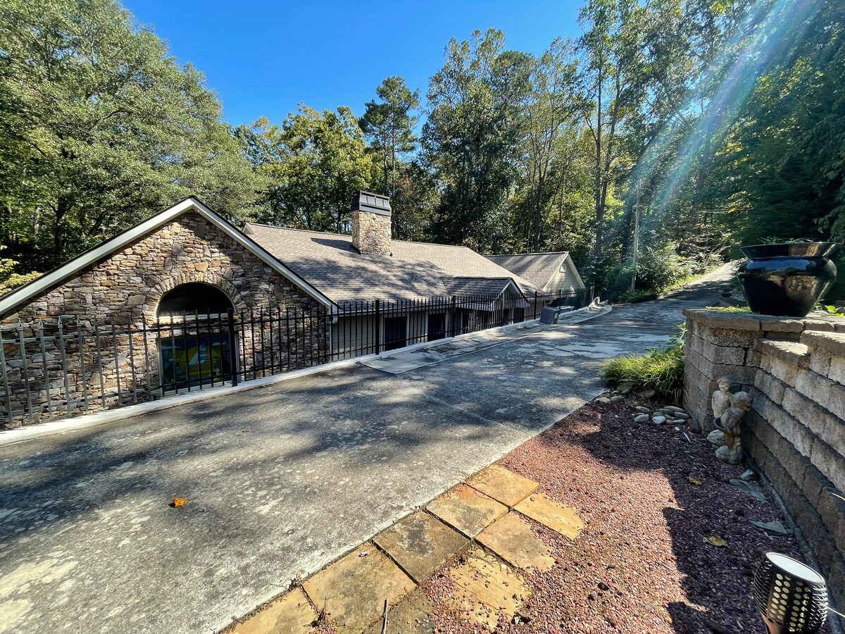 Beautiful Lake House Retreat - Private Lake Access