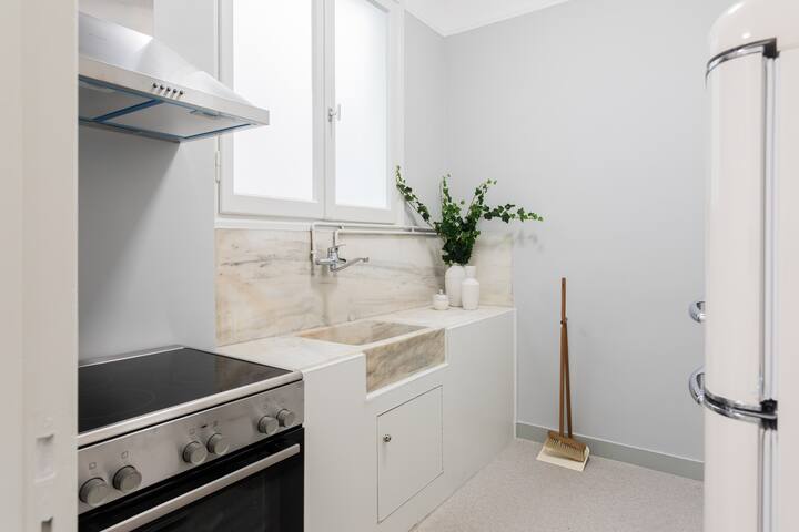 Kolonaki Cozy Flat Downtown gallery image 5