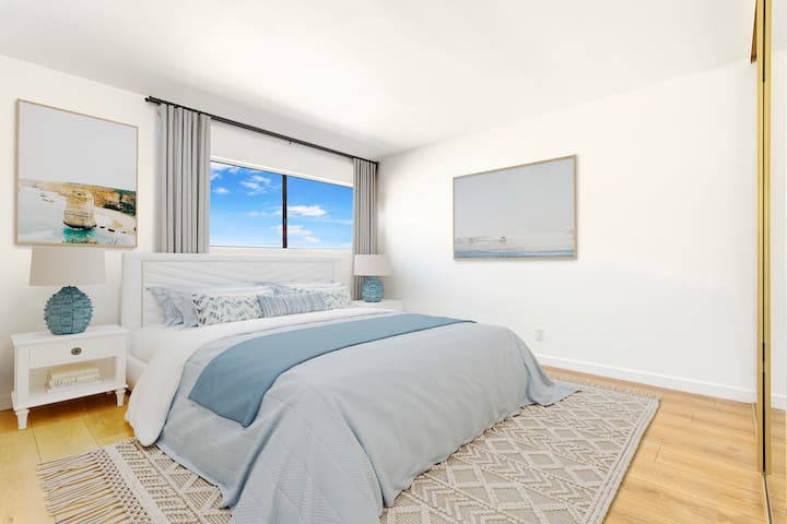 在加大双人床Serenity Bliss™床垫上放松身心，采用Serta的Comfort Zone™技术，提供无与伦比的支撑和舒适的放松。纯粹的舒适，重新定义。