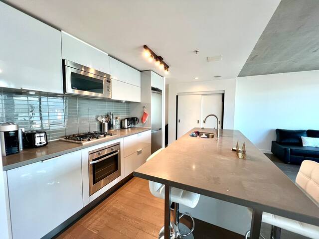 Ocean view apt DT Vancouver gallery image 5