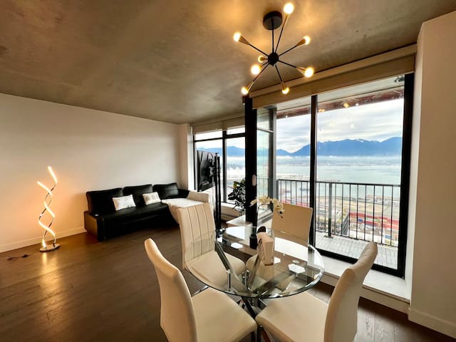 Ocean view apt DT Vancouver