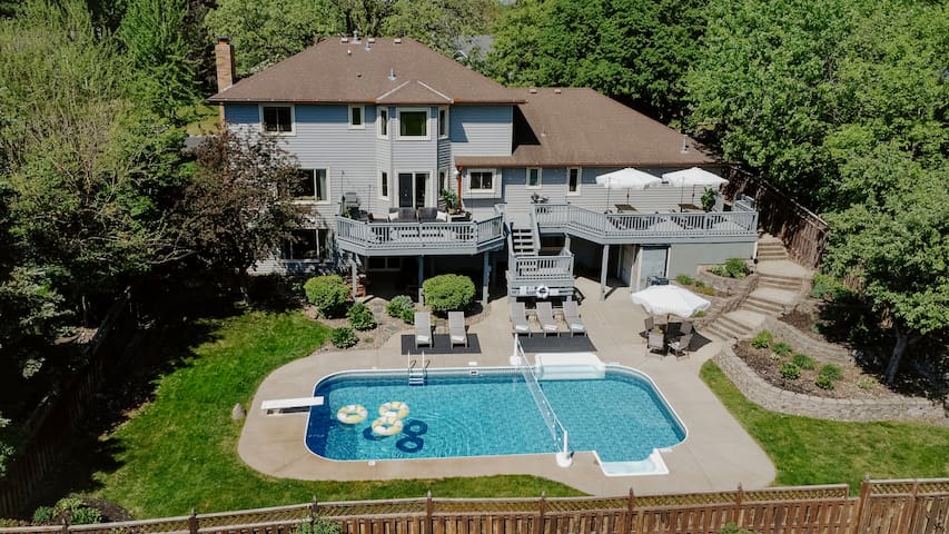 Spacious 6BD/4BA Oasis: Pool+ Bar+ GameArea+ Park