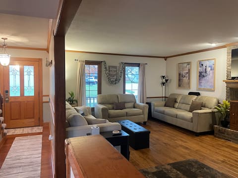 The Grand -Large Quiet Home in Northern Fort Wayne