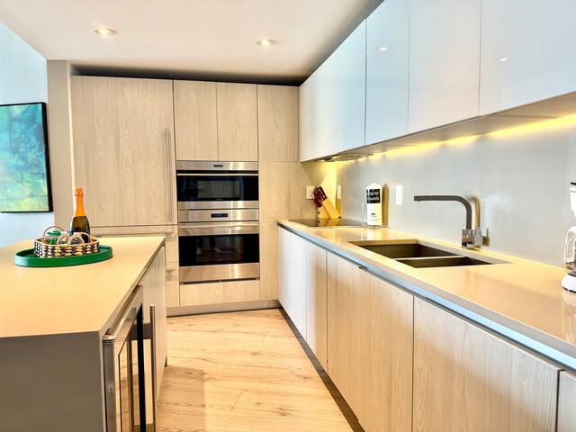 34th OCEAN VIEW Retreat 2/2 at LYFE @34th Floor gallery image 5