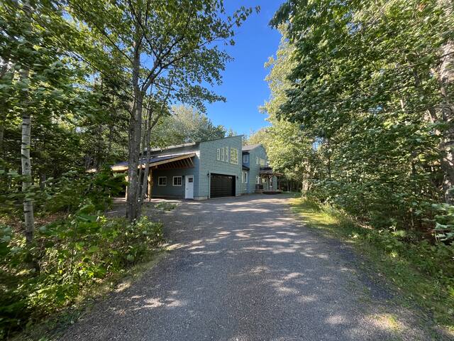 5 beds/1 King/beach/garage game room and dining gallery image 5