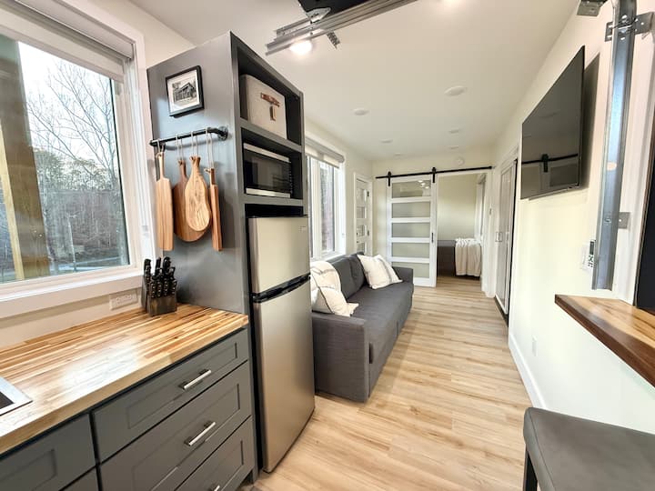 Modern Shipping Container 1 Mile From Johnson Univ - Knoxville, TN