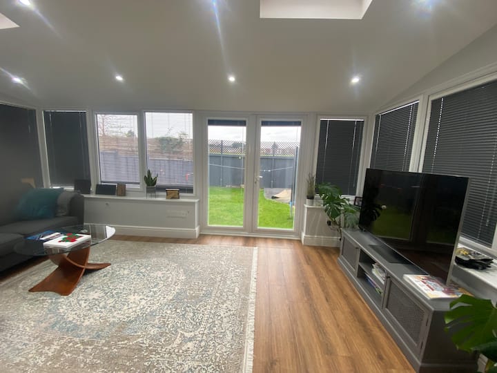 4-bedroom House For Rent: Wi-fi, Parking, Sleeps 6 - Godalming