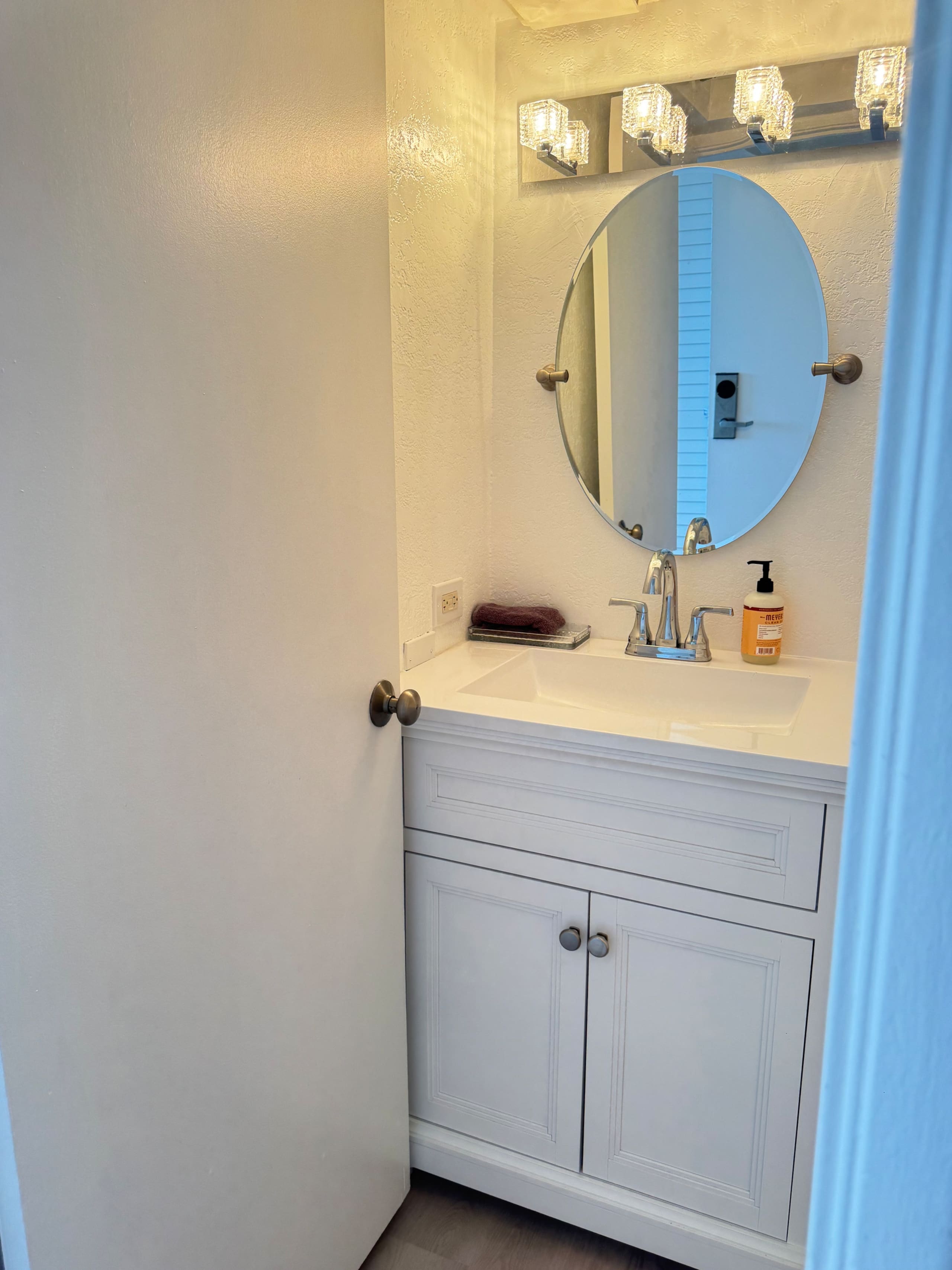 Hawaiian Monarch Private Studio 28F @No resort fee - Image 7