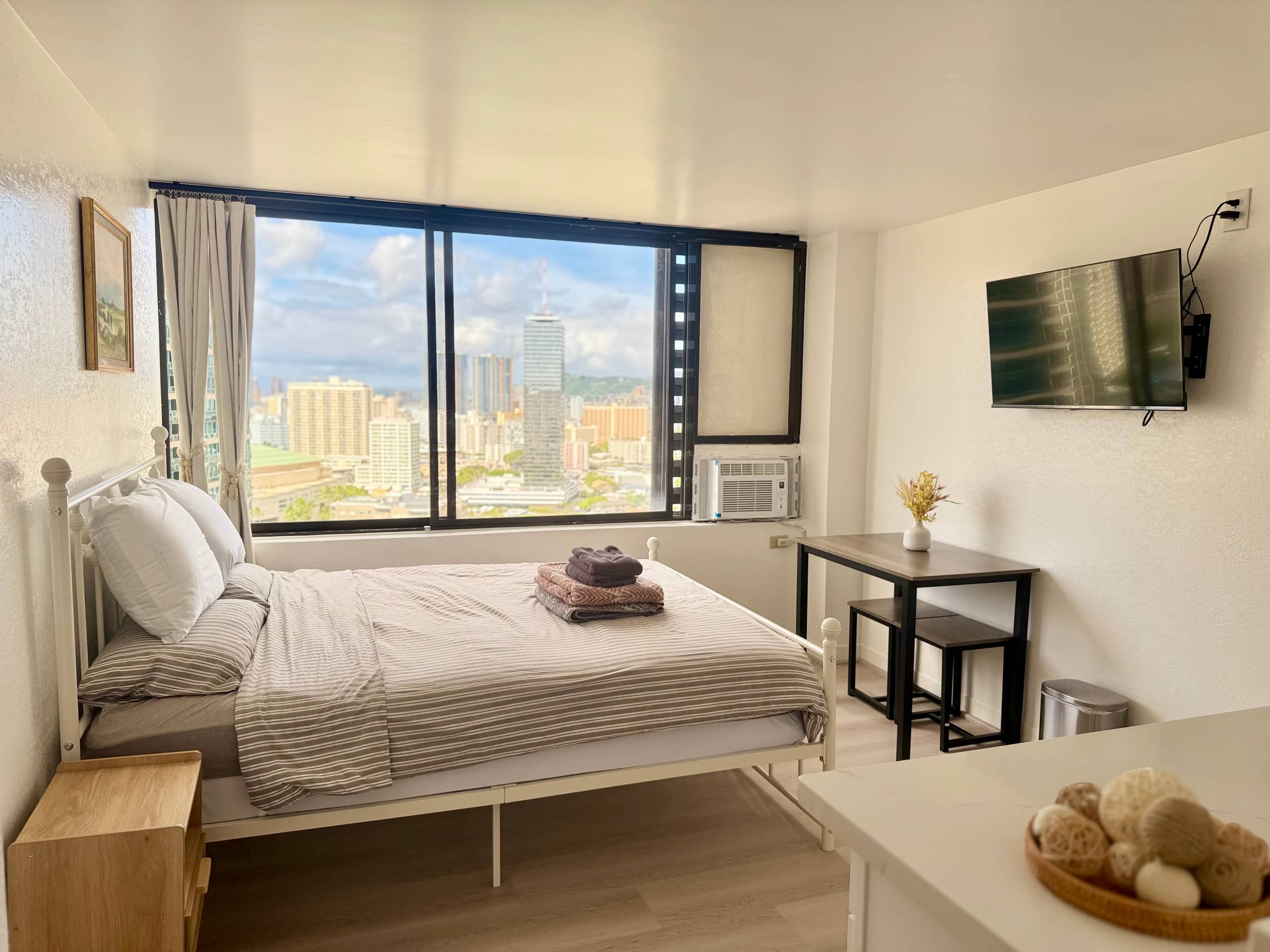 Hawaiian Monarch Private Studio 28F @No resort fee - Image 1