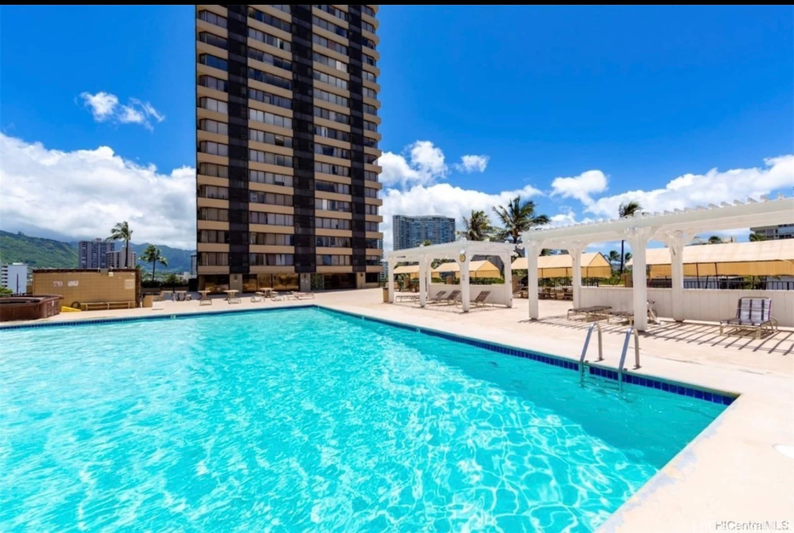 Hawaiian Monarch Private Studio 28F @No resort fee - Image 12