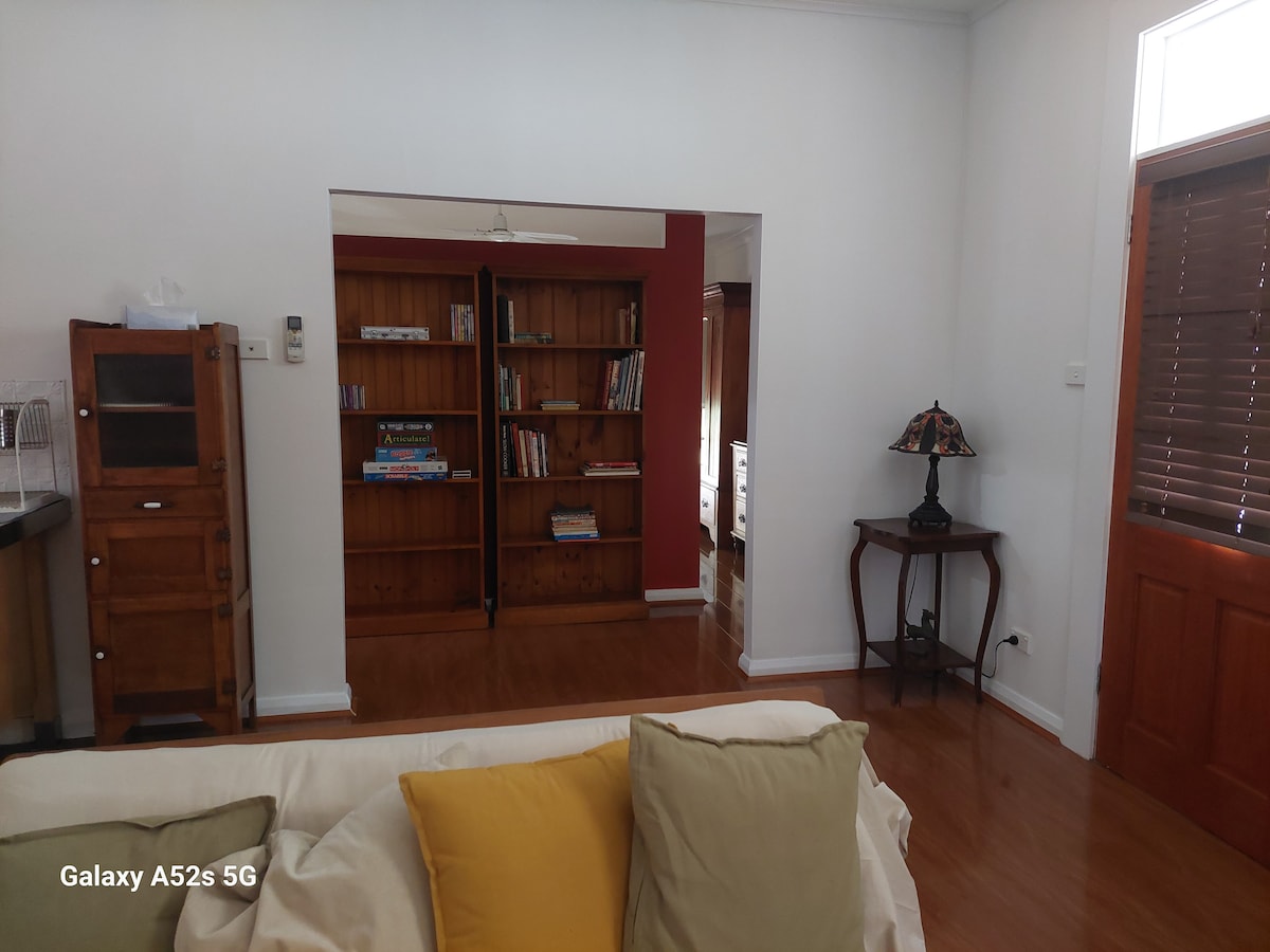 Étuis de livres avec des livres jeux de puzzles DVD et CD