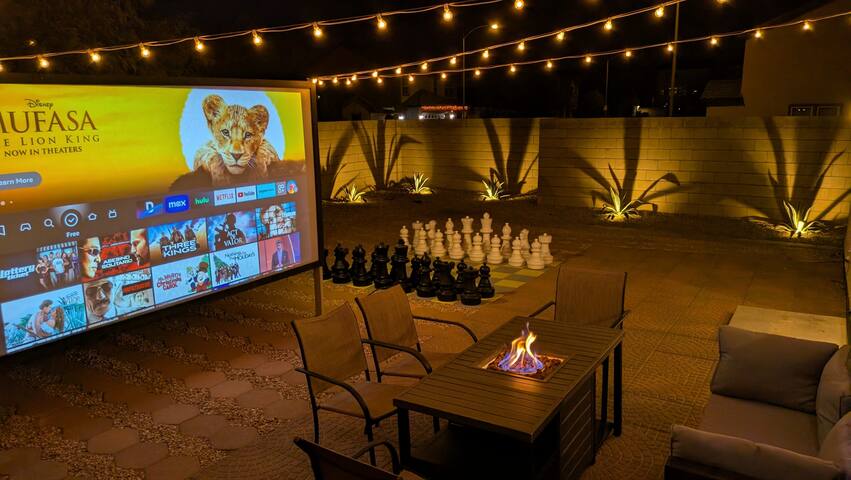 8 Bedroom Fun Smart Home, 8 Minutes to the Strip gallery image 2