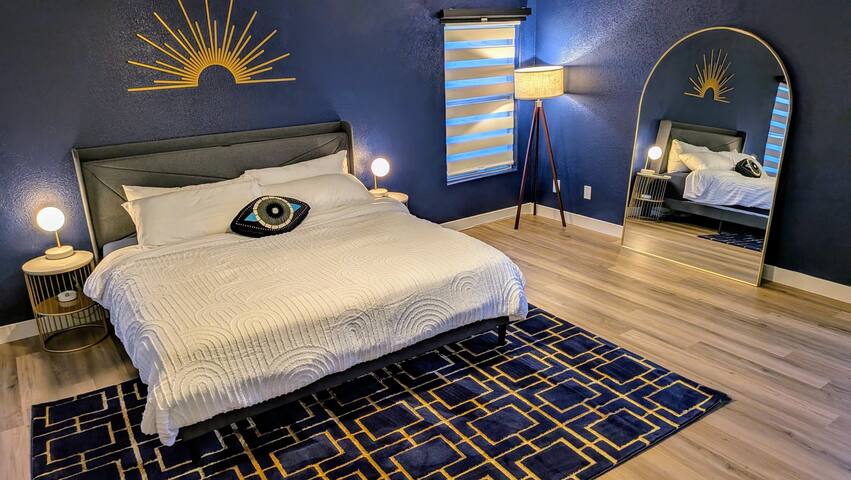 8 Bedroom Fun Smart Home, 8 Minutes to the Strip gallery image 4