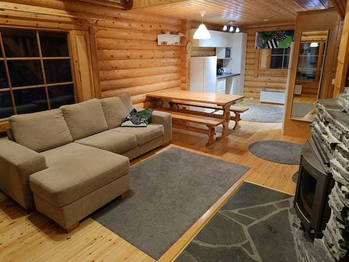 Tunnelmallinen Hirsimökki | Wifi - Lappland