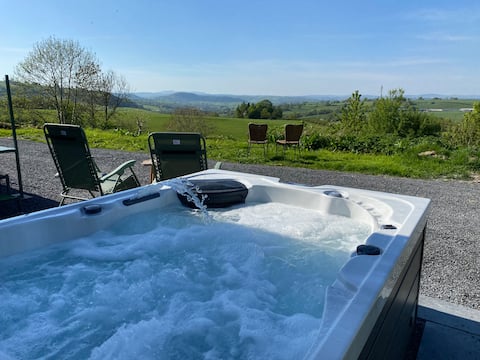 Fabulous Hot Tub with Views!