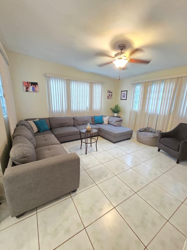 Casa Arostegui – Spacious Retreat Near The Beach - Puerto Rico