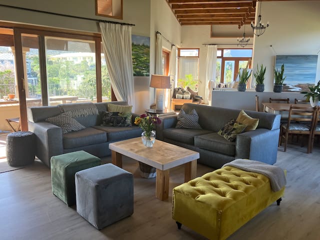 House top floor Own pool Quiet haven Sleeps 4