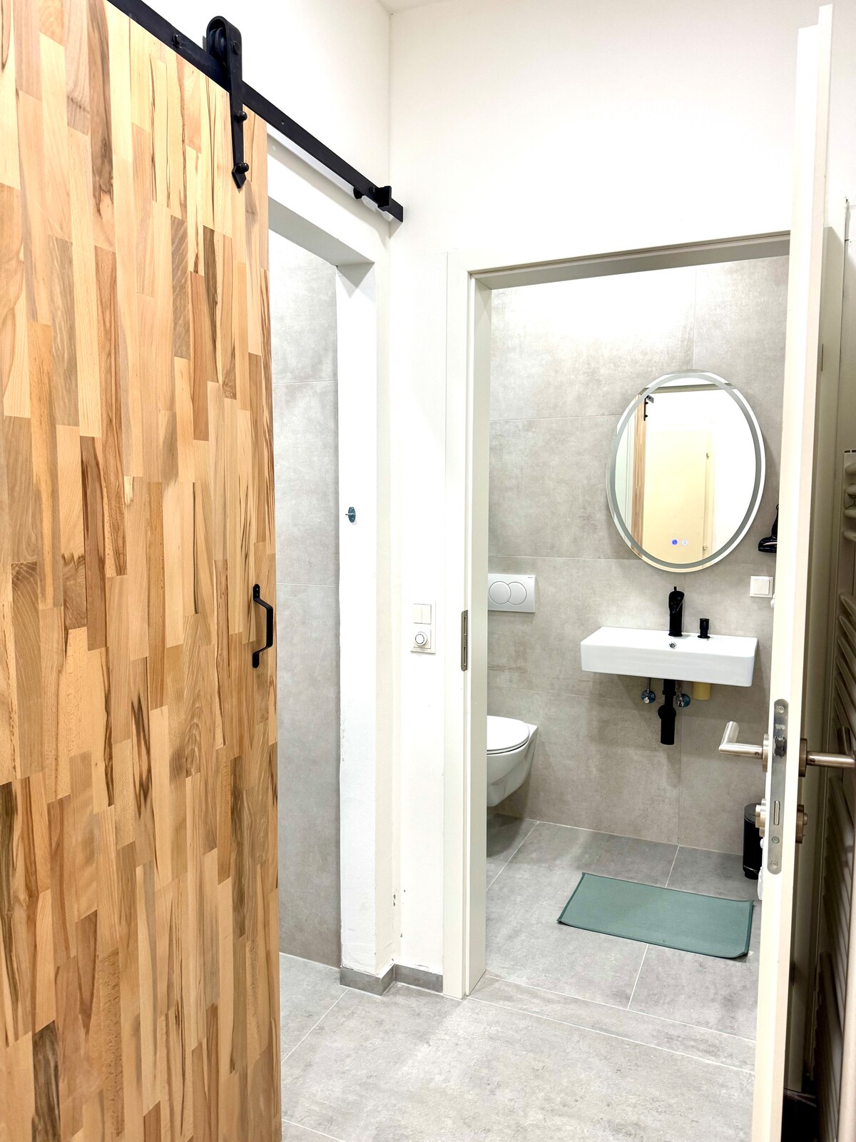Full bathroom 1 image 3