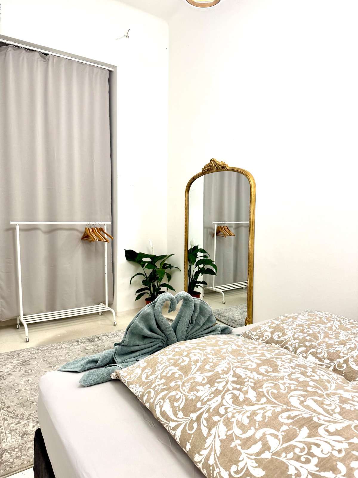 Bedroom 3 image 4